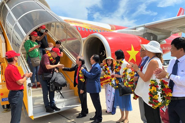 Khánh Hòa đón 350.000 lượt khách du lịch lưu trú - Anh 1