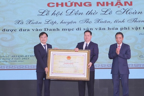 Lễ hội đền thờ Lê Hoàn đón nhận danh hiệu Di sản văn hóa phi vật thể quốc gia - Anh 1