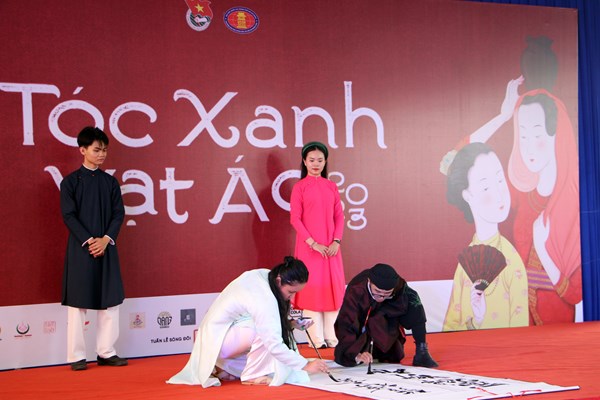 Ngày hội Việt phục, điểm hẹn cho người trẻ yêu văn hóa Việt - Anh 1