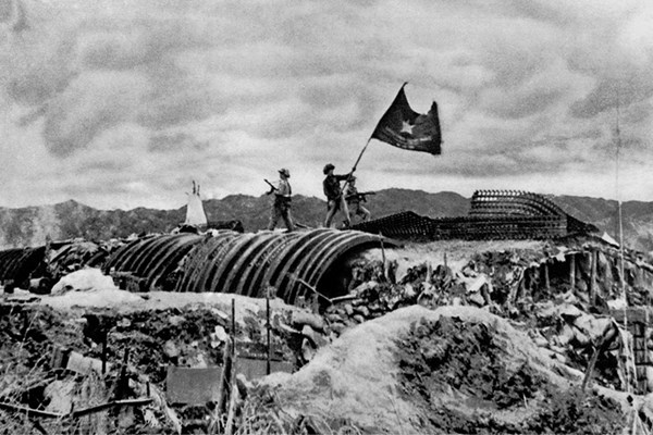 Kỷ niệm 69 năm Chiến thắng Điện Biên Phủ (7.5.1954 - 7.5.2023): “Tiếp lửa” qua những trang viết từ chiến trường - Anh 1