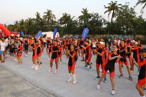 Hơn 3.000 vận động viên tham gia VinFast Ironman 70.3 Việt Nam - Anh 1
