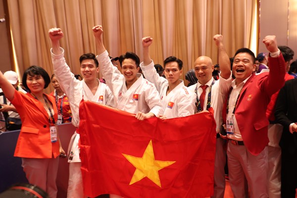 Karate Việt Nam giành 2 HCV đồng đội - Anh 4