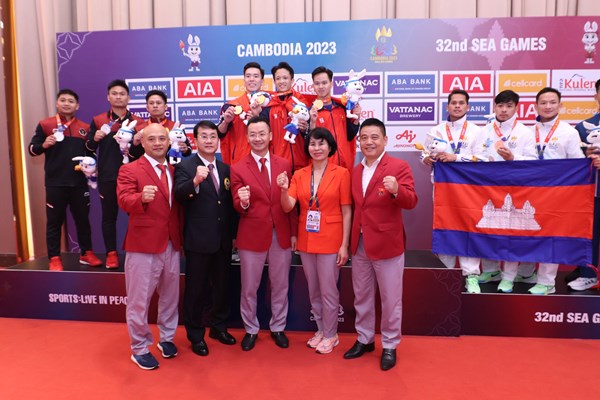 Karate Việt Nam giành 2 HCV đồng đội - Anh 5