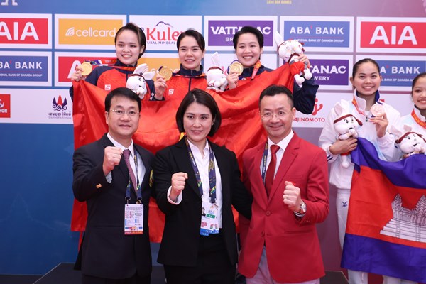 Karate Việt Nam giành 2 HCV đồng đội - Anh 3