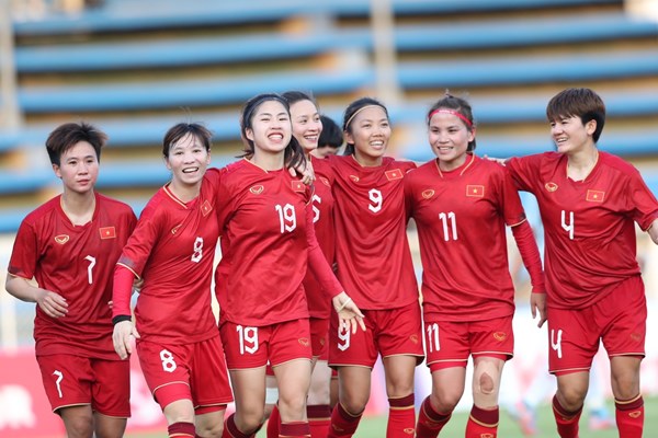 Tuyển nữ Việt Nam giành 3 điểm khó khăn trước Myanmar - Anh 2