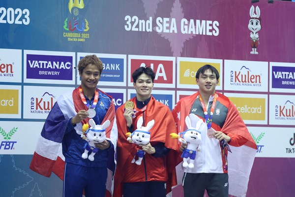 Trần Hưng Nguyên “mở hàng” HCV cho bơi Việt Nam tại SEA Games 32 - Anh 2