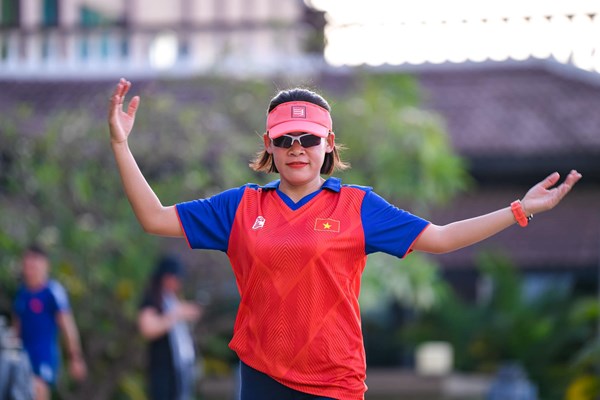 “Nữ hoàng đi bộ” Thanh Phúc giành HCV đầu tiên cho điền kinh Việt Nam tại SEA Games 32 - Anh 1