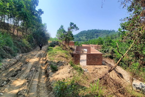 Tháo dỡ hàng loạt công trình “mọc” trái phép chờ đền bù dự án hồ chứa nước Hố Khế - Anh 1