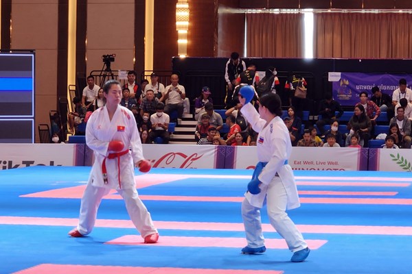 SEA Games 32: Karate Việt Nam giành thêm 2 HCV đồng đội - Anh 1
