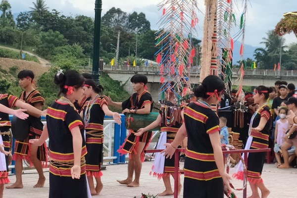 Quảng Nam: Bảo tồn văn hóa gắn với phát triển du lịch vùng cao - Anh 1