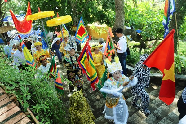 Khánh Hòa: Hàng nghìn du khách tham gia Lễ hội Tháp Bà Ponagar - Anh 1