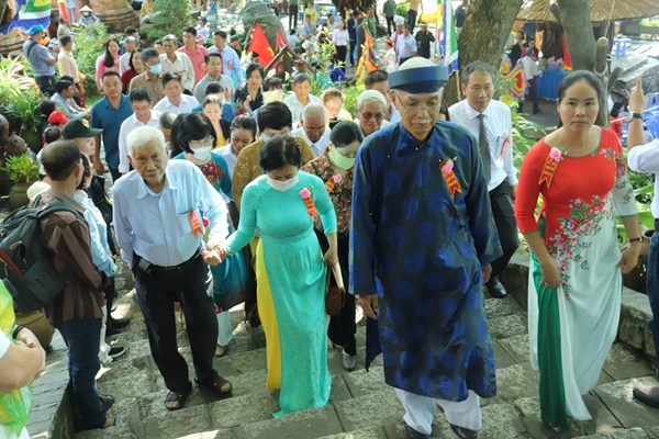 Khánh Hòa: Hàng nghìn du khách tham gia Lễ hội Tháp Bà Ponagar - Anh 3