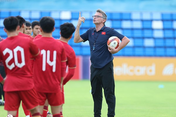 Các cầu thủ U22 Việt Nam đặt quyết tâm cao trong trận đấu với U22 Thái Lan - Anh 1