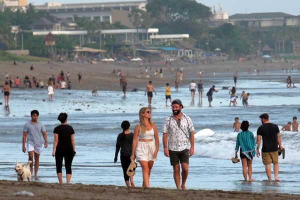 Bali xem xét đánh thuế du lịch - Anh 1