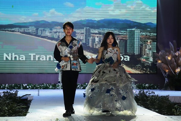 Khánh Hòa: Cuộc thi trình diễn thời trang tái chế từ chất thải rắn sinh hoạt - Anh 5