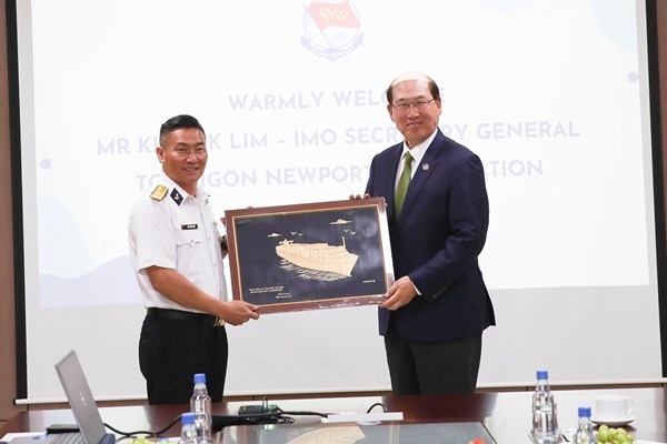Tổng thư ký Tổ chức Hàng hải Thế giới thăm cảng Container Quốc tế Tân Cảng Hải Phòng - Anh 2