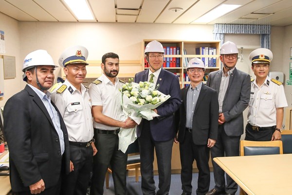 Tổng thư ký Tổ chức Hàng hải Thế giới thăm cảng Container Quốc tế Tân Cảng Hải Phòng - Anh 4