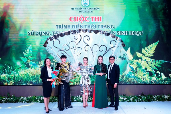 Khánh Hòa: Trao 2 giải Nhất cuộc thi trình diễn thời trang tái chế từ chất thải rắn - Anh 2