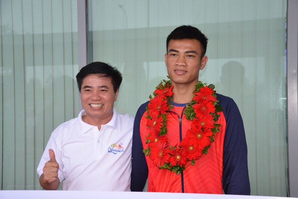 Quảng Ngãi: Đón VĐV Đinh Văn Bí về quê sau kỳ thi đấu thành công tại SEA Games 32 - Anh 2