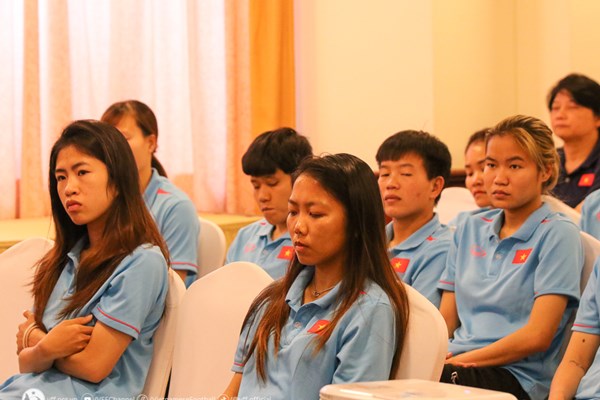 Lãnh đạo VFF động viên tuyển nữ Việt Nam trước trận chung kết SEA Games 32 - Anh 2