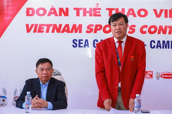 Đại sứ Nguyễn Huy Tăng thăm Đoàn Thể thao Việt Nam tại SEA Games 32 - Anh 1