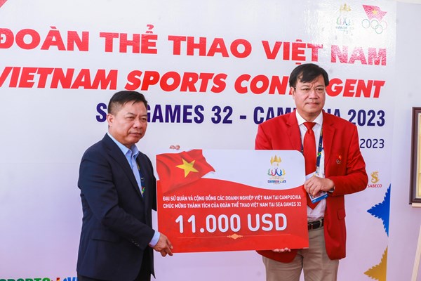 Đại sứ Nguyễn Huy Tăng thăm Đoàn Thể thao Việt Nam tại SEA Games 32 - Anh 3