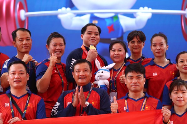 Đô cử Nguyễn Quốc Toàn giành HCV, phá 3 kỷ lục SEA Games - Anh 1