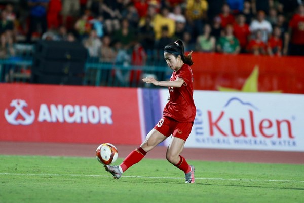 Cánh hồng của bóng đá nữ Việt Nam - Anh 1