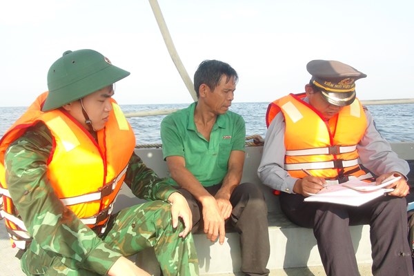 Quảng Bình tuyên truyền, vận động ngư dân khai thác thuỷ sản đúng quy định - Anh 2