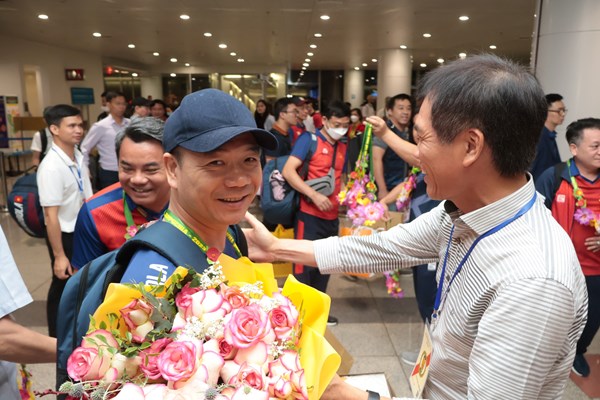 Đoàn Thể thao Việt Nam về nước sau thành công tại SEA Games 32 - Anh 1