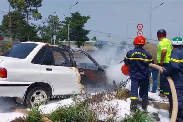 Bộ Công an khuyến cáo người dân các biện pháp phòng ngừa, xử lý khi xảy ra cháy xe ô tô, xe máy - Anh 2