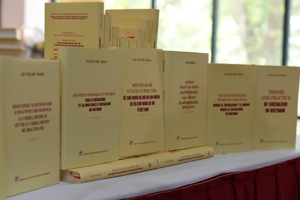 Ra mắt sách của Tổng Bí thư Nguyễn Phú Trọng bằng 7 ngoại ngữ - Anh 1