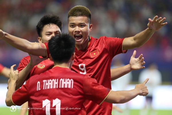 U23 Việt Nam đá vòng loại giải châu Á trên sân nhà - Anh 2