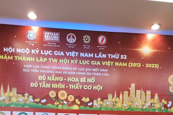 Kỷ lục châu Á cho chủ nhân bộ sưu tập “Sen trong đời sống văn hoá Việt” - Anh 3