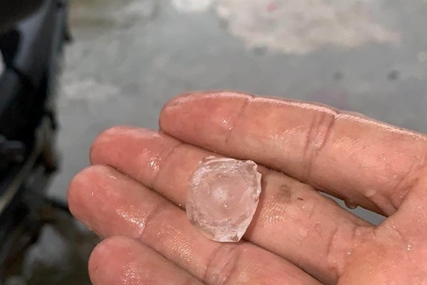 Xuất hiện mưa đá ở miền núi Quảng Ngãi - Anh 1