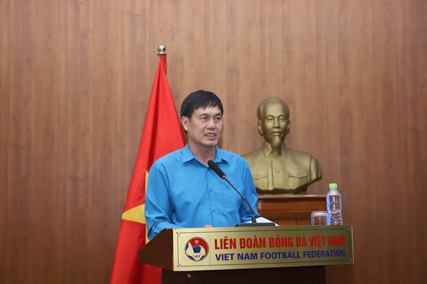 Công đoàn Viên chức Việt Nam và Công đoàn Bộ VHTTDL trao thưởng cho đội tuyển bóng đá nữ và VĐV Nguyễn Thị Oanh - Anh 1