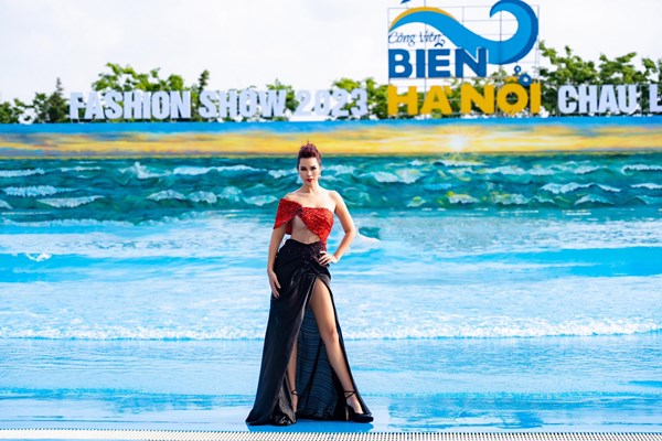 “Fashion Show Chau Loan By The Sea” – Ấn tượng với sắc màu của biển - Anh 2