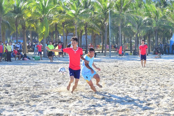 Khởi tranh Giải bóng đá, bóng chuyền bãi biển Đà Nẵng - Anh 1