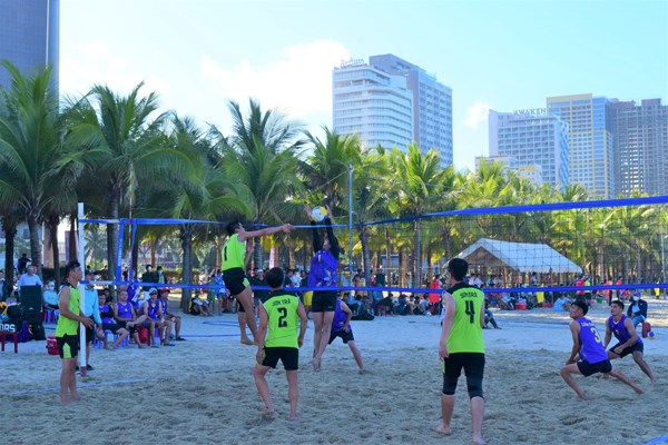 Khởi tranh Giải bóng đá, bóng chuyền bãi biển Đà Nẵng - Anh 2