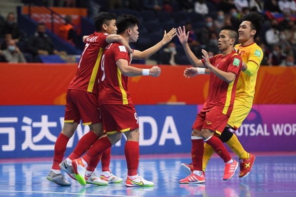Tuyển Futsal Việt Nam với 16 cầu thủ sang Nam Mỹ tập huấn - Anh 1