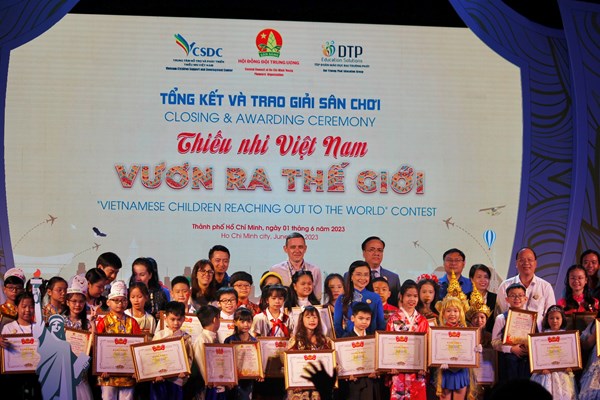 Tổng kết và trao giải sân chơi “Thiếu nhi Việt Nam vươn ra thế giới” - Anh 1
