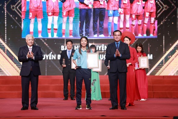 Đội tuyển Bóng đá nữ quốc gia được vinh danh tại chương trình Vinh quang Việt Nam - Anh 4