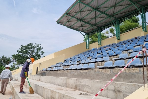 Đẩy nhanh nâng cấp, cải tạo sân vận động Quảng Ngãi - Anh 3