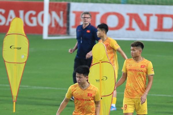 Tuyển Việt Nam và đội U23 quốc gia cùng “rèn quân” - Anh 2
