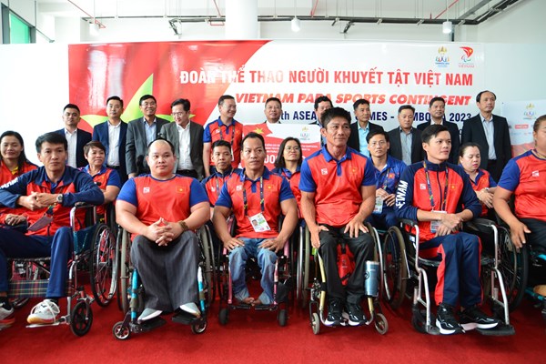 Đoàn Thể thao Người khuyết tật Việt Nam nhận được nguồn động viên tại Campuchia - Anh 2