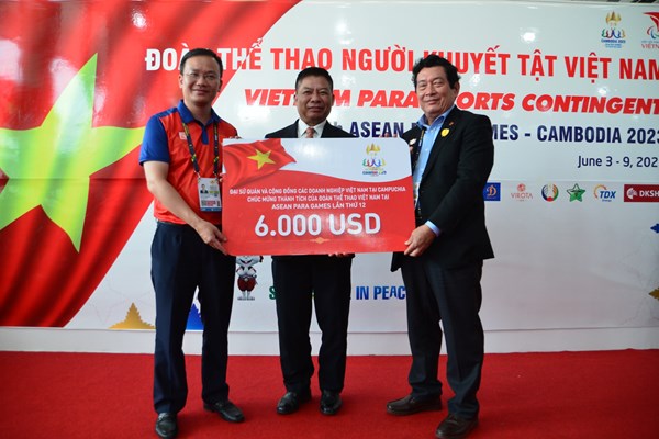 Đoàn Thể thao Người khuyết tật Việt Nam nhận được nguồn động viên tại Campuchia - Anh 1