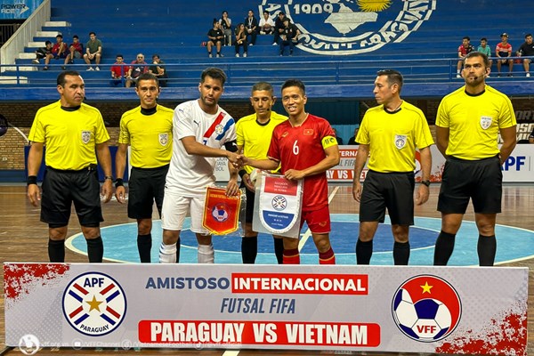 Tuyển Futsal Việt Nam sang Argentina tập huấn - Anh 1