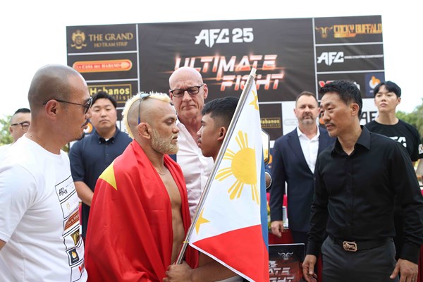“Độc cô cầu bại” Nguyễn Trần Duy Nhất bỏ ngỏ khả năng thi đấu tại giải MMA tầm cỡ - Anh 2