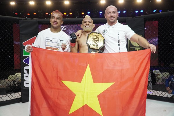 “Mưa knock-out” tại sự kiện võ thuật tổng hợp MMA AFC 25 - Anh 1