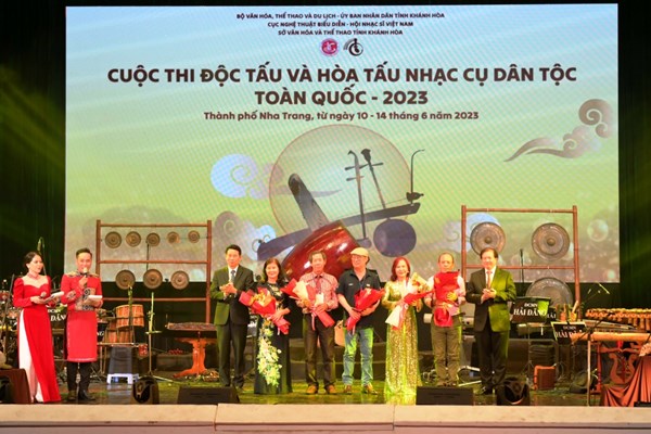 Tôn vinh, lan tỏa tình yêu âm nhạc truyền thống Việt - Anh 1